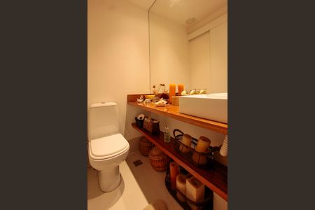 Apartamento à venda com 154m², 3 quartos e 2 vagas Apartamento à venda com 154m², 3 quartos e 2 vagasLavabo