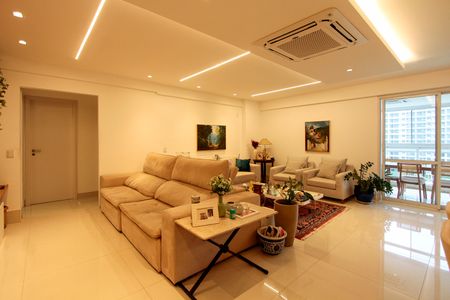 Apartamento à venda com 154m², 3 quartos e 2 vagas Apartamento à venda com 154m², 3 quartos e 2 vagasSala