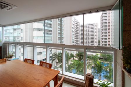 Apartamento à venda com 154m², 3 quartos e 2 vagas Apartamento à venda com 154m², 3 quartos e 2 vagasVaranda