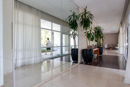 Apartamento à venda com 154m², 3 quartos e 2 vagas Apartamento à venda com 154m², 3 quartos e 2 vagasHall de entrada do bloco