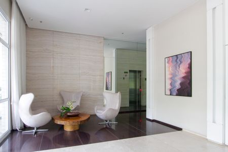 Apartamento à venda com 154m², 3 quartos e 2 vagas Apartamento à venda com 154m², 3 quartos e 2 vagasHall de entrada do bloco