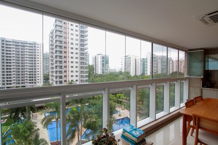 Apartamento à venda com 154m², 3 quartos e 2 vagas Apartamento à venda com 154m², 3 quartos e 2 vagasVaranda