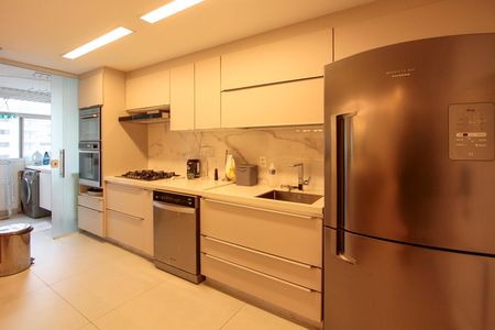 Apartamento à venda com 154m², 3 quartos e 2 vagas Apartamento à venda com 154m², 3 quartos e 2 vagasCozinha