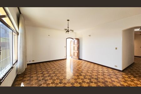 Casa para alugar com 340m², 4 quartos e 6 vagas Casa para alugar com 340m², 4 quartos e 6 vagasSala