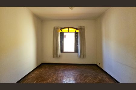 Casa para alugar com 340m², 4 quartos e 6 vagas Casa para alugar com 340m², 4 quartos e 6 vagasQuarto 1