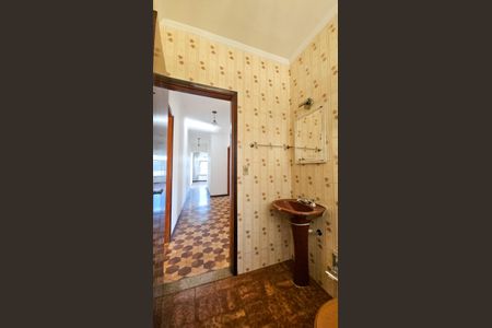 Casa para alugar com 340m², 4 quartos e 6 vagas Casa para alugar com 340m², 4 quartos e 6 vagasBanheiro 1