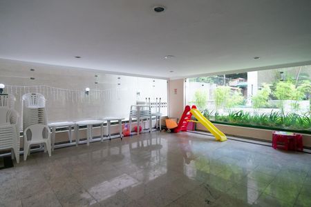 Apartamento à venda com 70m², 3 quartos e 1 vaga Apartamento à venda com 70m², 3 quartos e 1 vagaÁrea comum - Salão de Festas