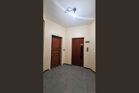 Apartamento à venda com 145m², 4 quartos e 2 vagas Apartamento à venda com 145m², 4 quartos e 2 vagasHall de entrada