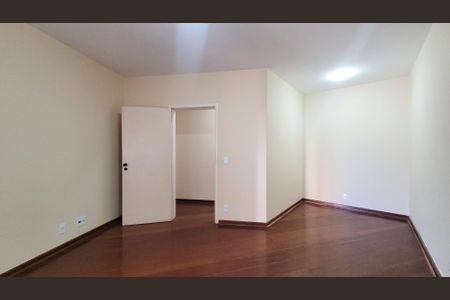 Apartamento à venda com 145m², 4 quartos e 2 vagas Apartamento à venda com 145m², 4 quartos e 2 vagasSuíte