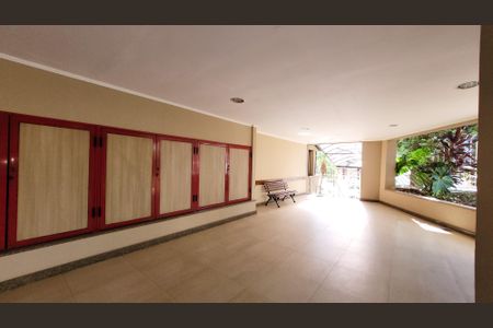 Apartamento à venda com 145m², 4 quartos e 2 vagas Apartamento à venda com 145m², 4 quartos e 2 vagasHall social