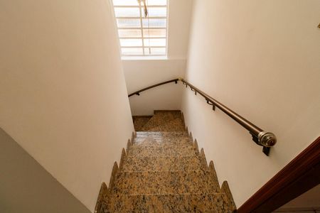 Casa à venda com 156m², 3 quartos e 4 vagasEscada