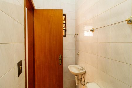 Casa à venda com 156m², 3 quartos e 4 vagasBanheiro de serviço