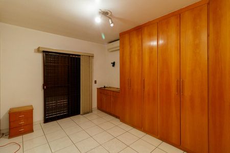 Casa à venda com 156m², 3 quartos e 4 vagasSuíte 3