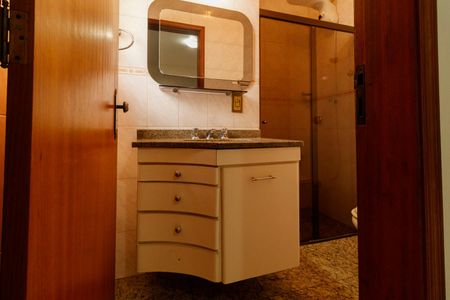 Casa à venda com 156m², 3 quartos e 4 vagasBanheiro da Suíte 2