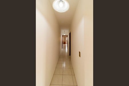 Casa à venda com 156m², 3 quartos e 4 vagasCorredor dos quartos