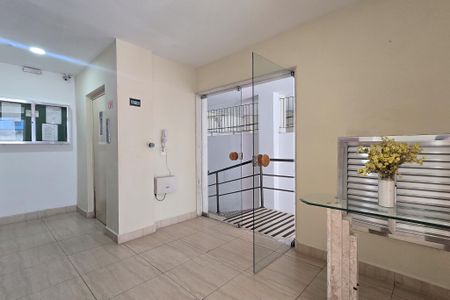 Apartamento para alugar com 65m², 2 quartos e 1 vagaHall social