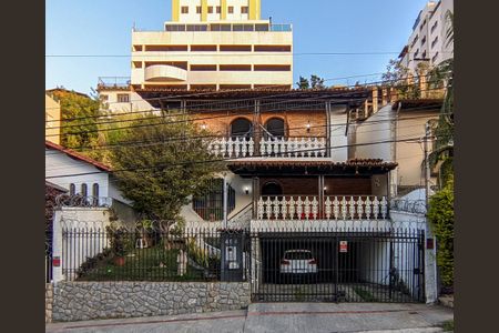 Casa à venda com 500m², 5 quartos e 4 vagasFachada
