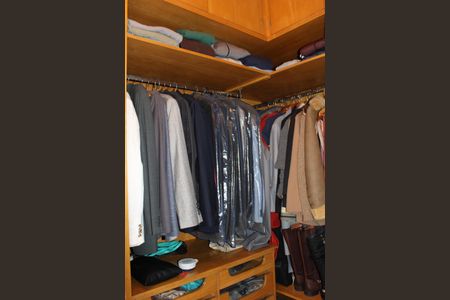 Apartamento à venda com 208m², 3 quartos e 3 vagasCloset do quarto 2