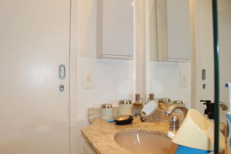 Apartamento à venda com 208m², 3 quartos e 3 vagasBanheiro 2