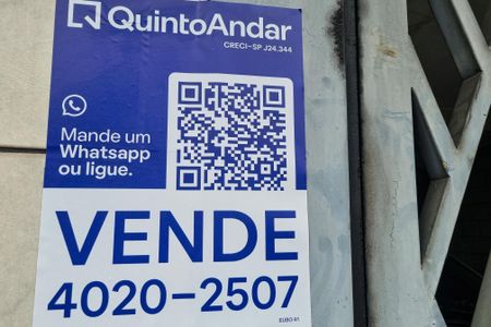 Casa à venda com 250m², 6 quartos e 2 vagas Casa à venda com 250m², 6 quartos e 2 vagasFachada e placa