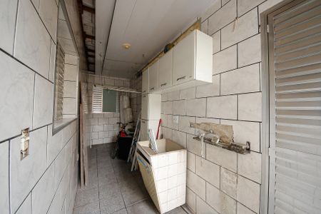 Casa à venda com 250m², 6 quartos e 2 vagas Casa à venda com 250m², 6 quartos e 2 vagasÁrea de Serviço - CASA TERREA