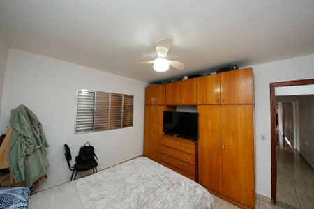 Casa à venda com 250m², 6 quartos e 2 vagas Casa à venda com 250m², 6 quartos e 2 vagasQuarto 3 - CASA CIMA