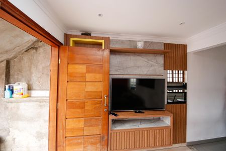 Casa à venda com 250m², 6 quartos e 2 vagas Casa à venda com 250m², 6 quartos e 2 vagasSala - CASA CIMA