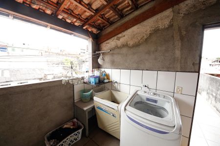 Casa à venda com 250m², 6 quartos e 2 vagas Casa à venda com 250m², 6 quartos e 2 vagasÁrea de Serviço - CASA CIMA