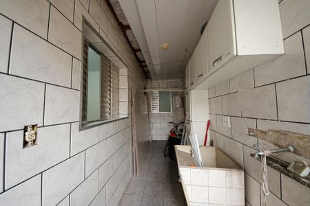 Casa à venda com 250m², 6 quartos e 2 vagas Casa à venda com 250m², 6 quartos e 2 vagasÁrea de Serviço - CASA TERREA