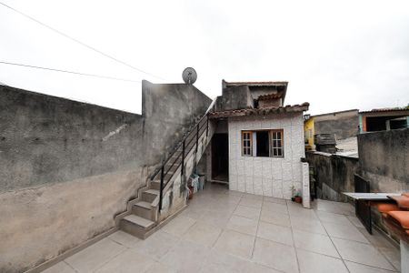 Casa à venda com 250m², 6 quartos e 2 vagas Casa à venda com 250m², 6 quartos e 2 vagasÁrea externa - CASA CIMA