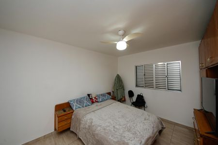 Casa à venda com 250m², 6 quartos e 2 vagas Casa à venda com 250m², 6 quartos e 2 vagasQuarto 3 - CASA CIMA