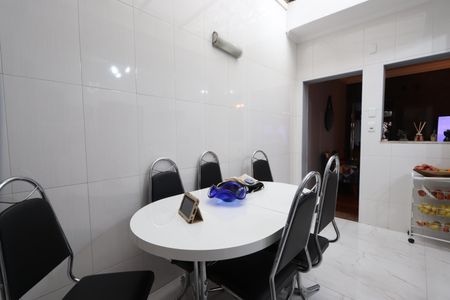 Casa à venda com 110m², 2 quartos e 2 vagasCopa