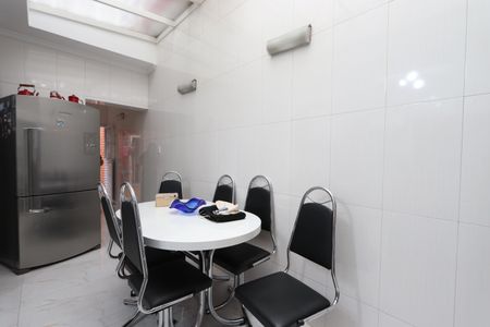 Casa à venda com 110m², 2 quartos e 2 vagasCopa