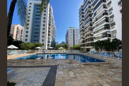 Apartamento à venda com 80m², 2 quartos e 2 vagasÁrea comum - Piscina