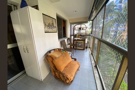 Apartamento à venda com 80m², 2 quartos e 2 vagasVaranda Sala