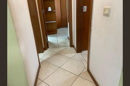 Apartamento à venda com 80m², 2 quartos e 2 vagasCorredor