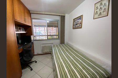 Apartamento à venda com 80m², 2 quartos e 2 vagasQuarto 01