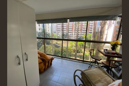 Apartamento à venda com 80m², 2 quartos e 2 vagasVaranda Sala