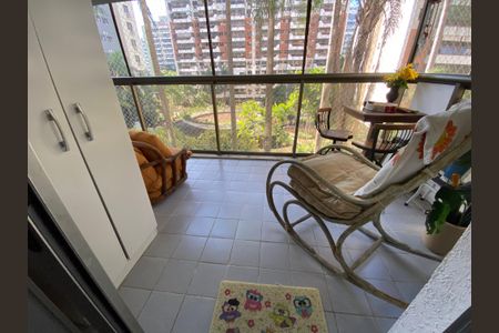 Apartamento à venda com 80m², 2 quartos e 2 vagasVaranda Sala