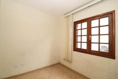 Casa para alugar com 180m², 2 quartos e 2 vagas Casa para alugar com 180m², 2 quartos e 2 vagasQuarto 3