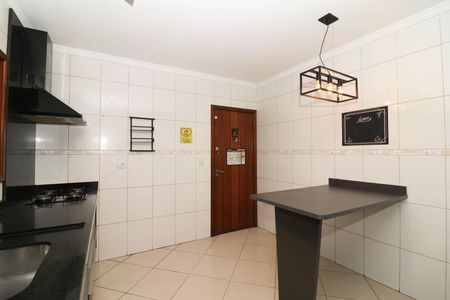 Casa para alugar com 180m², 2 quartos e 2 vagas Casa para alugar com 180m², 2 quartos e 2 vagasCozinha - Armários