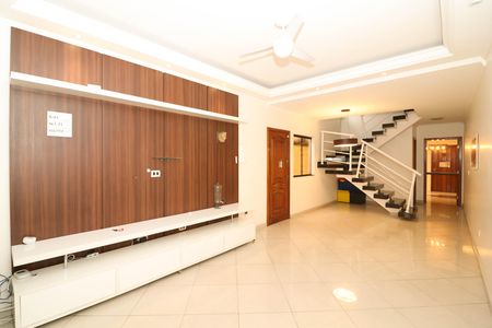 Casa para alugar com 180m², 2 quartos e 2 vagas Casa para alugar com 180m², 2 quartos e 2 vagasSala