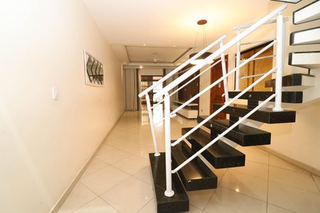 Casa para alugar com 180m², 2 quartos e 2 vagas Casa para alugar com 180m², 2 quartos e 2 vagasSala