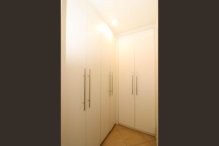 Casa para alugar com 180m², 2 quartos e 2 vagas Casa para alugar com 180m², 2 quartos e 2 vagasCloset da suíte 1