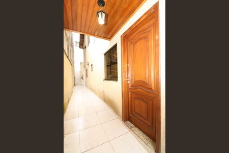 Casa para alugar com 180m², 2 quartos e 2 vagas Casa para alugar com 180m², 2 quartos e 2 vagasÁrea comum - Corredor