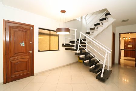 Casa para alugar com 180m², 2 quartos e 2 vagas Casa para alugar com 180m², 2 quartos e 2 vagasSala