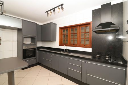 Casa para alugar com 180m², 2 quartos e 2 vagas Casa para alugar com 180m², 2 quartos e 2 vagasCozinha - Armários