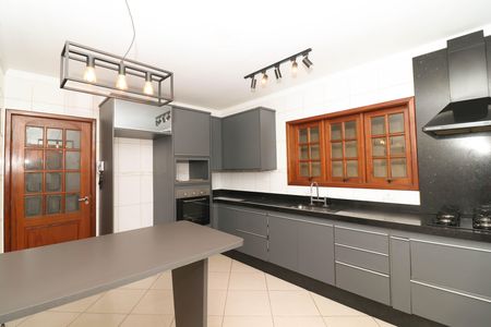 Casa para alugar com 180m², 2 quartos e 2 vagas Casa para alugar com 180m², 2 quartos e 2 vagasCozinha - Armários