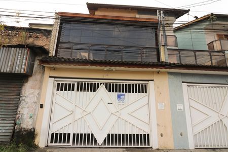 Casa para alugar com 180m², 2 quartos e 2 vagas Casa para alugar com 180m², 2 quartos e 2 vagasFachada