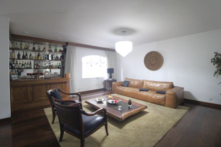 Casa à venda com 400m², 4 quartos e 3 vagasSala